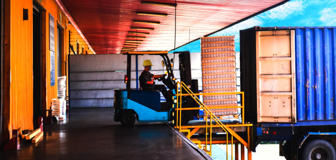 worker putting the cargo in the truck